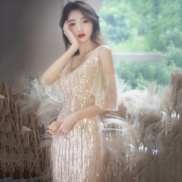 ชุดราตรี ชุดราตรีสวยหรู แบบ ทันสมัย Evening dress