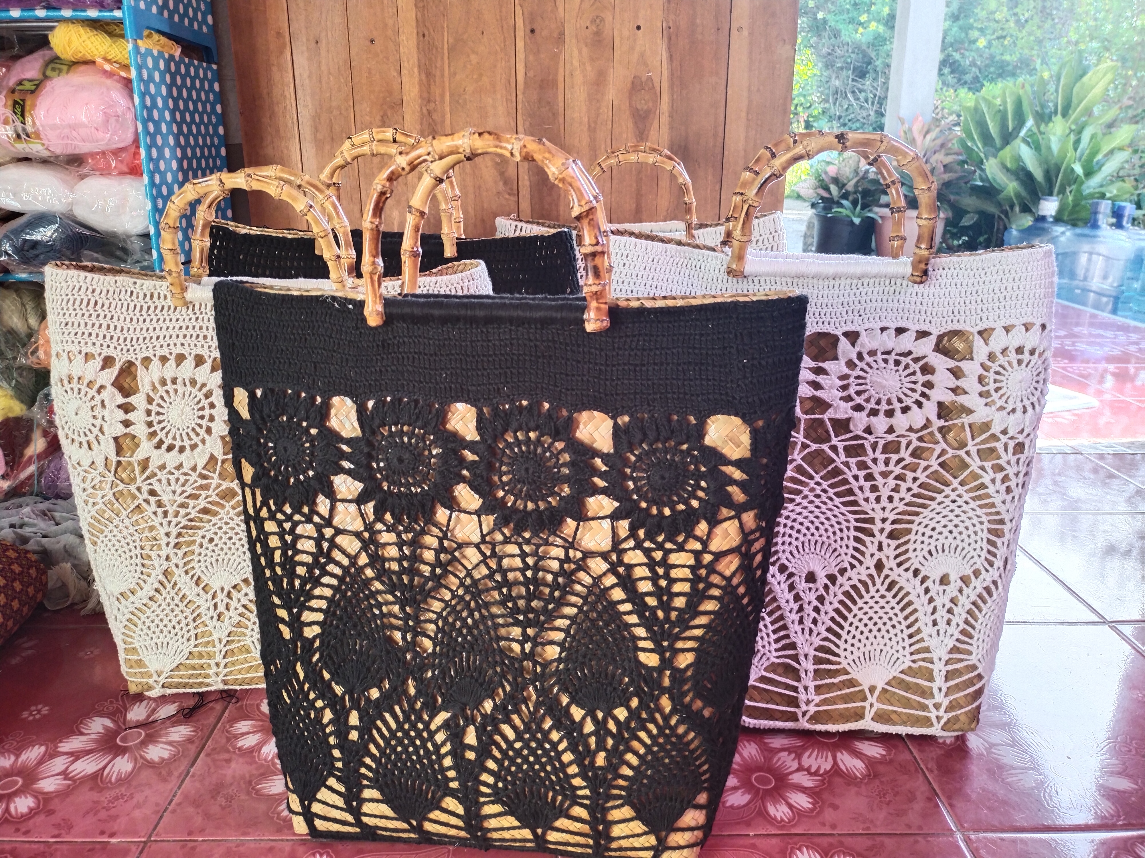 Bancrochet กระเป๋าถักโครเชต์ crochet bag หลากสี 30*40 ซม.