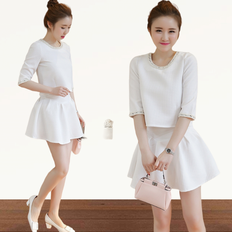 Set_bs1455 ชุดเซ็ท 2 ชิ้น(เสื้อ+กระโปรง) เสื้อแขนสามส่วนสีขาวครีมแต่งแถบวิ้งๆ ช่วงคอและแขน+กระโปรงบานซิปหลังสีขาวครีมเข้าชุด ผ้าวาฟเฟิลเนื้อหนาเรียบสวยยืดขยายได้ งาน Set เข้าชุด ใส่แล้วน่ารักมาก