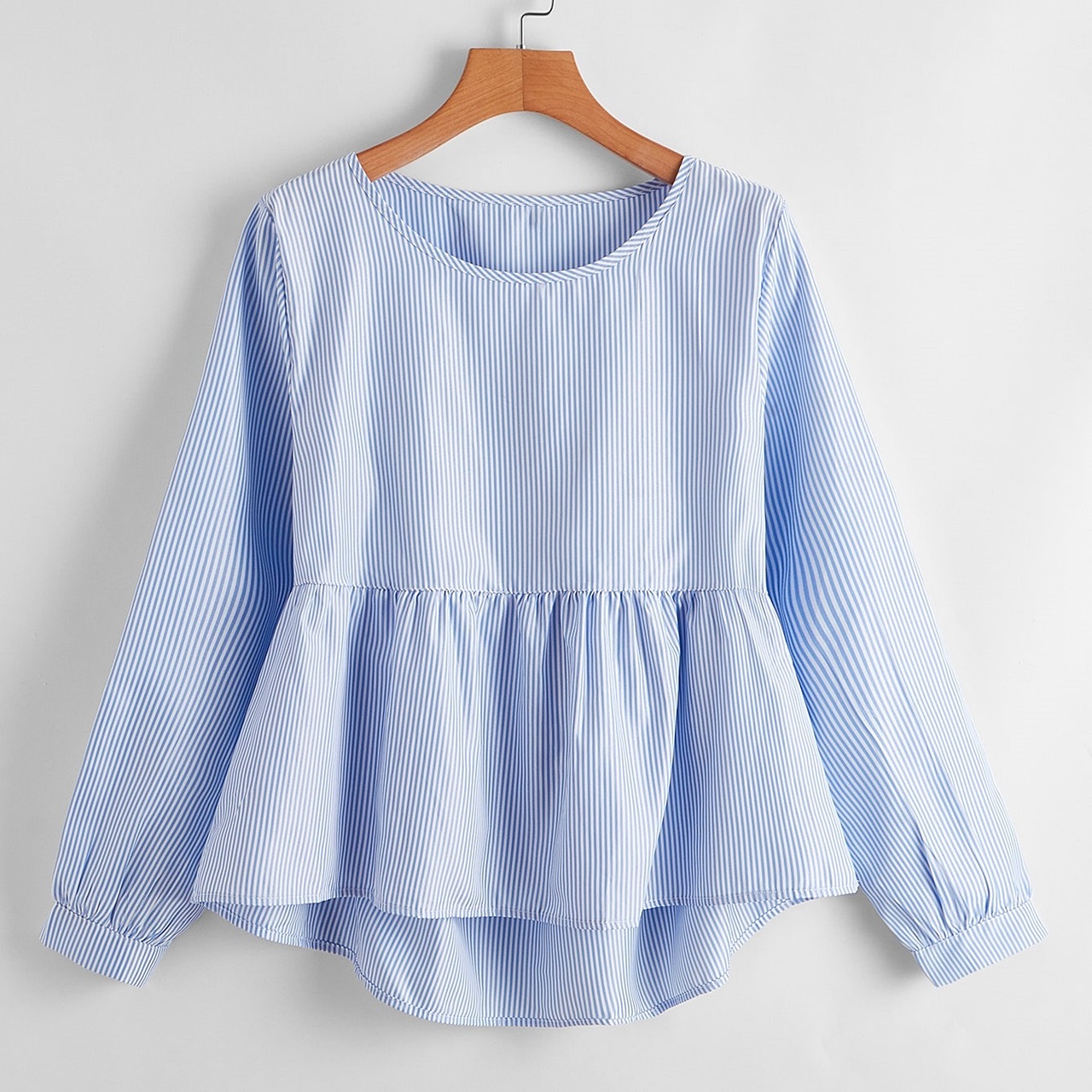 Blouse4060 เสื้อแขนยาวลายริ้วสีฟ้าขาว ทรงหน้าสั้นหลังยาวชายระบาย ผ้าคอตตอนเกรดพรีเมียมเนื้อดีนุ่มใส่สบาย