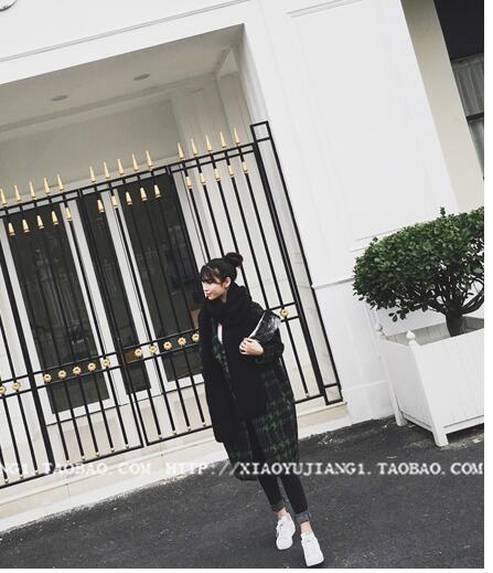 เสื้อโค้ทกันหนาว สไตล์เกาหลี ตัวโคล่ง สีเขียวดำ ลายเก๋ๆ ผ้าวูลเนื้อละเอียด อยู่ทรง ไม่หนามากงานดี บุซับในกันลม พร้อมส่งเลยจ้า same pic