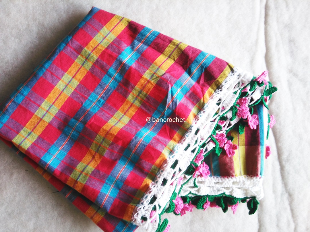 ผ้าปูโตีะถักโครเชต์ Crochet table runner หลากสี 150*150 CM