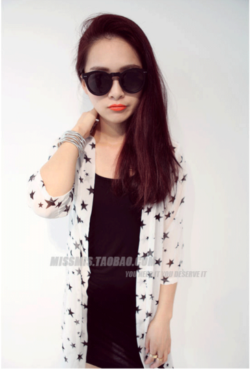เสื้อคลุมแฟชั่น ผ้าชีฟองลายดาว ใส่คลุมเก๋ๆ ใส่สบาย พร้อมส่งจ้า ดำ/ขาว