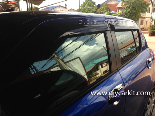 กันสาดประตูสีดำรถยนต์ Swift