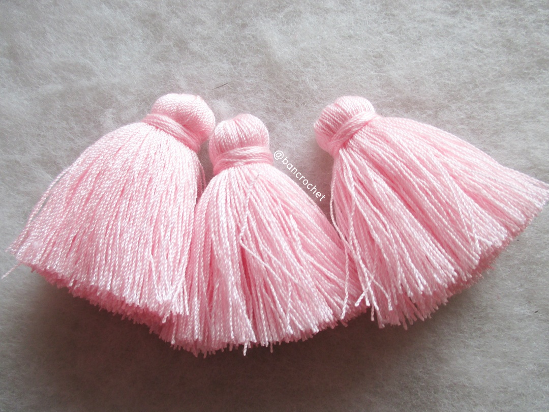 พู่แบบหนาฟู ขนาด 2 นิ้ว 4 ply tassel crochet acrylic yarn 4 ply ชมพูอ่อน 2 นิ้ว