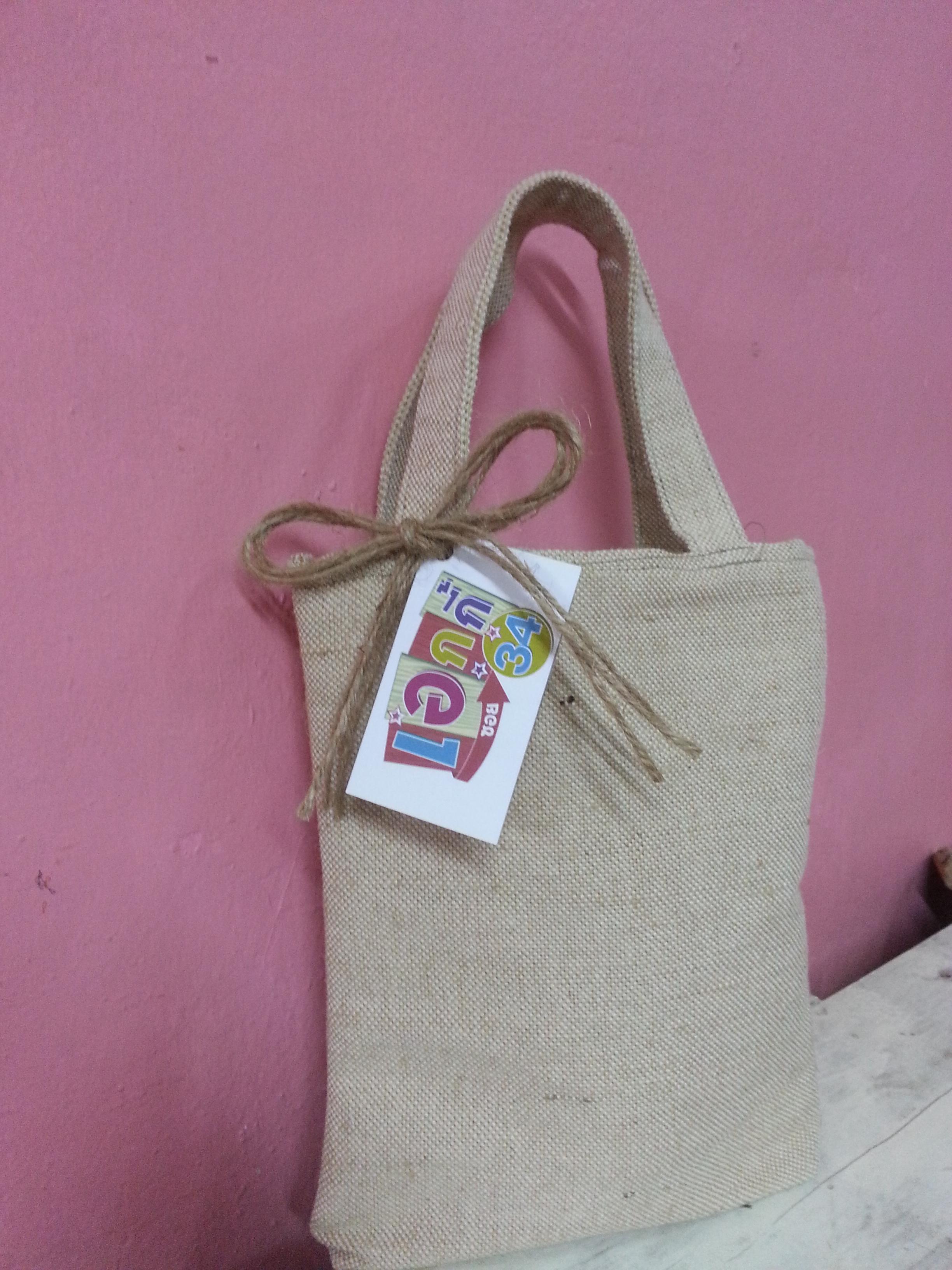 ถุงผ้ากระสอบ...แจกปีใหม่ 2017 รายการเอกกี้เม้าท์ ปากว่ามือถึง