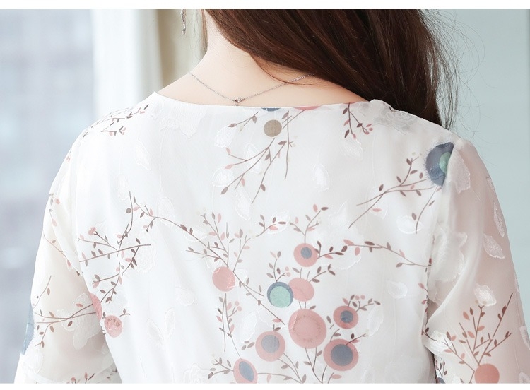 Dress4396 เดรสยาวลายดอกไม้พื้นสีขาว แขนสามส่วนระบาย ซิปข้างใส่ง่าย มีซับในอย่างดีทั้งชุด ทรงคอวีใส่แล้วดูเพรียว