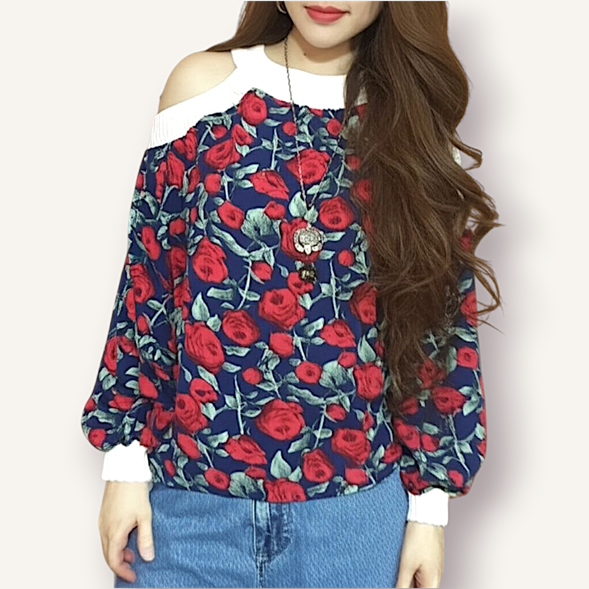 Blouse4009 เสื้อแขนยาวเว้าไหล่ลายดอกไม้ แต่งไหมพรมที่คอเสื้อ ช่วงไหล่ และปลายแขน ผ้าชีฟองเนื้อหนามีน้ำหนักทิ้งตัวไม่ยับง่าย งานดีสวยหรูดูแพง ผ้าสวยเกินราคา แมทช์กับอะไรก็เข้า