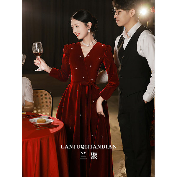 ชุดราตรี ชุดราตรีสวยหรู แบบ ทันสมัย Evening dress