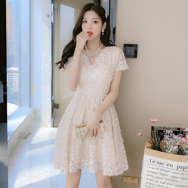 ชุดเดรสสวยๆ ชุดเดรสน่ารักๆ สไตล์เกาหลี By Meiyi women's clothing