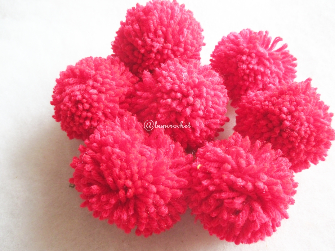 ปอมปอมไหมพรมสีแดง ขนาด 2 นิ้ว pompoms crochet