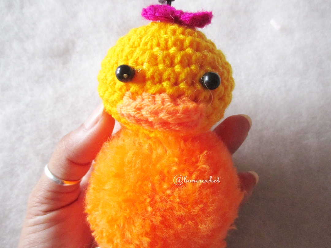 พวงกุญแจปอมปอมเป็ดเหลือง pompoms duck crochet keychain