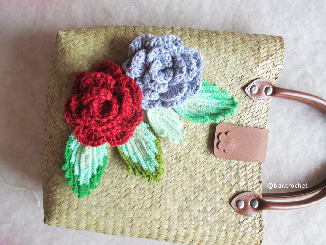 bancrochet กระเป๋ากระจูดสาน ประดับดอกไม้ ขนาด 12*4*18 นิ้ว basket weave bags ธรรมชาติ 12*4*18 นิ้ว