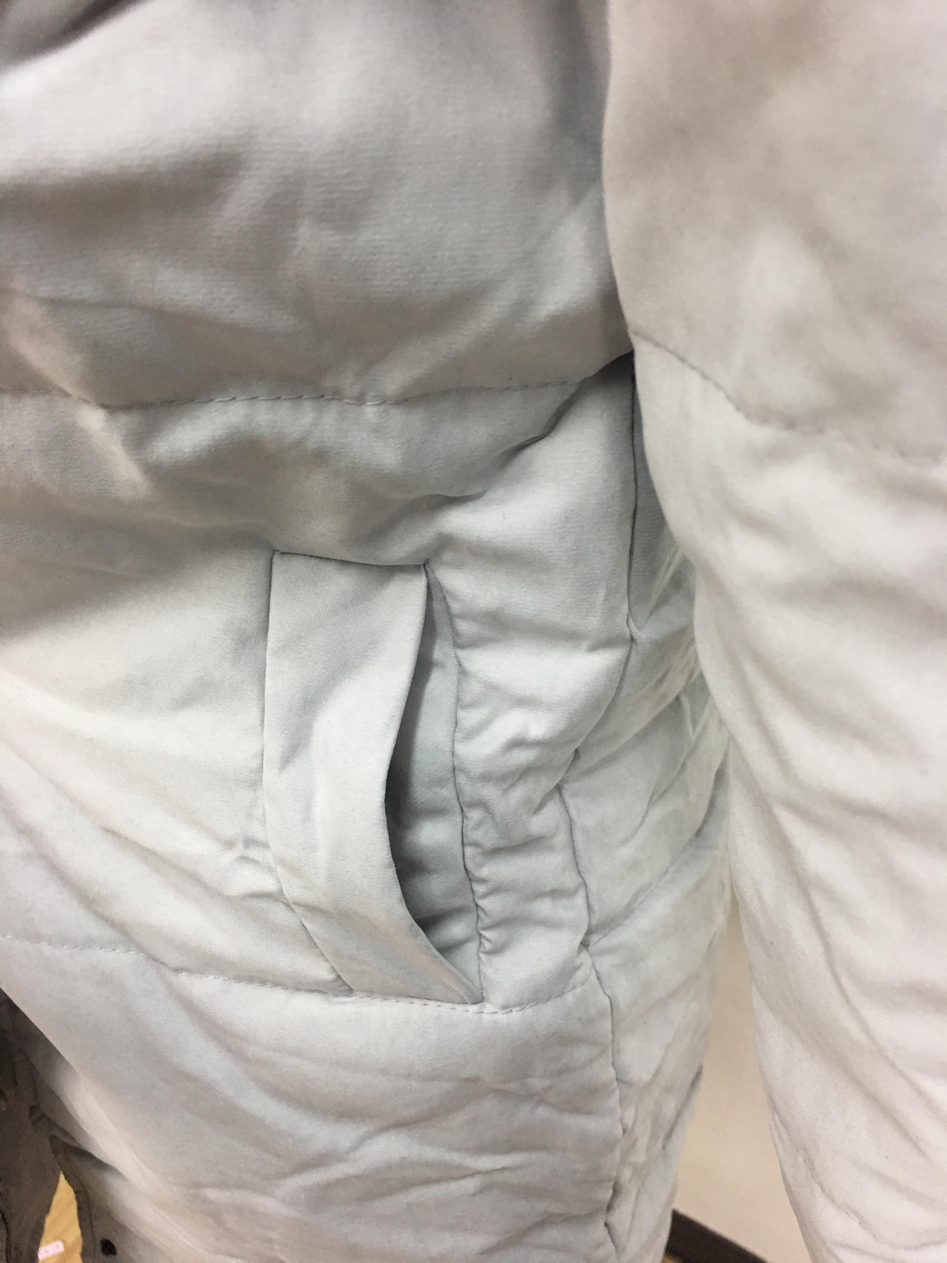 เสื้อกันหนาว สีเทา ตัวยาว ผ้าร่มกันลม บุนวมนุ่ม ซิปและกระดุมหน้า พร้อมส่งจ้า