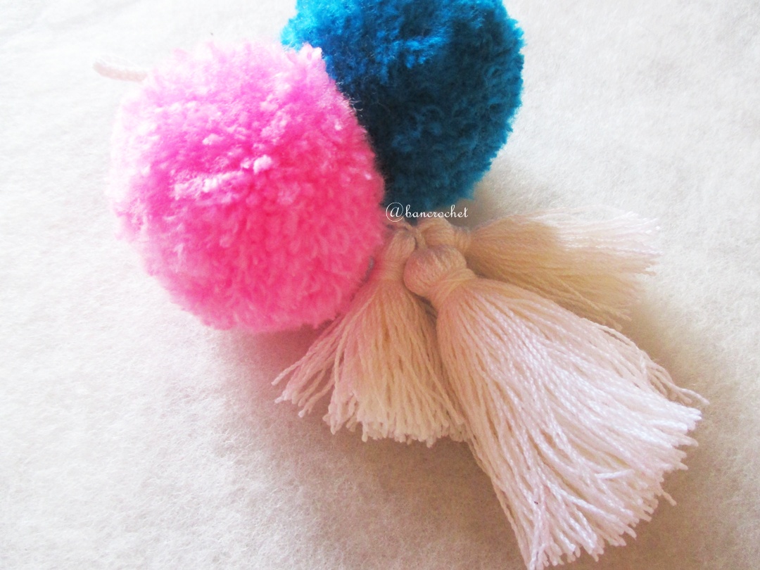 พู่+ปอมปอมแขวนกระเป๋าถักโครเชต์ pompom crochet