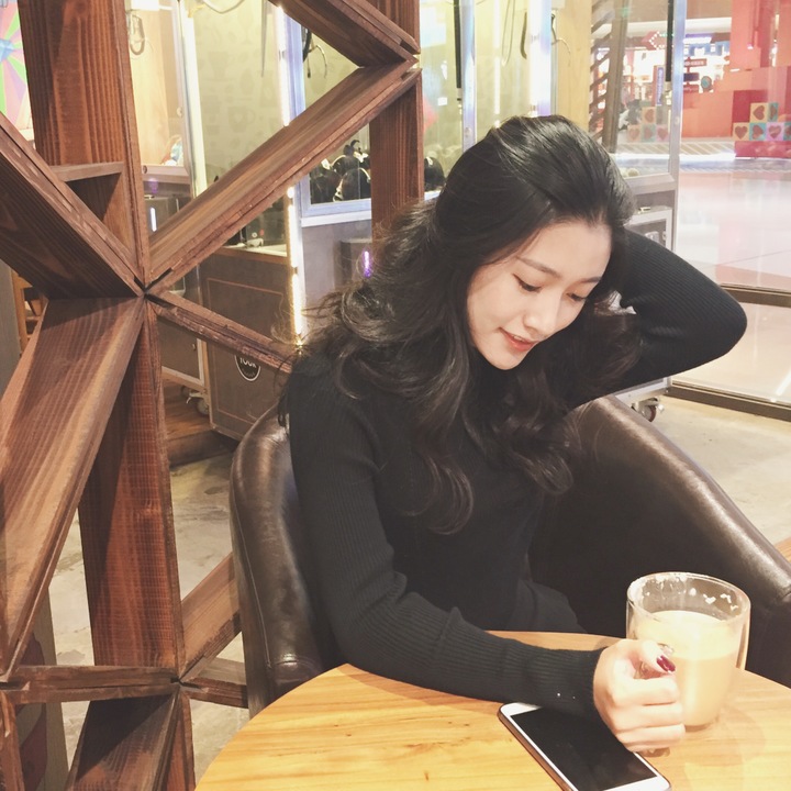 สีดำ : เสื้อสเวตเตอร์ ไหมพรมคอตั้ง ลายทางในตัว ผ้ายืดได้เยอะ