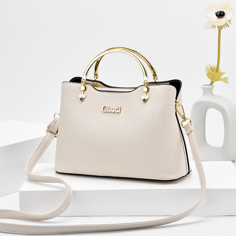 กระเป๋าสะพายข้างผู้หญิง กระเป๋าแฟชั่น By AKAF