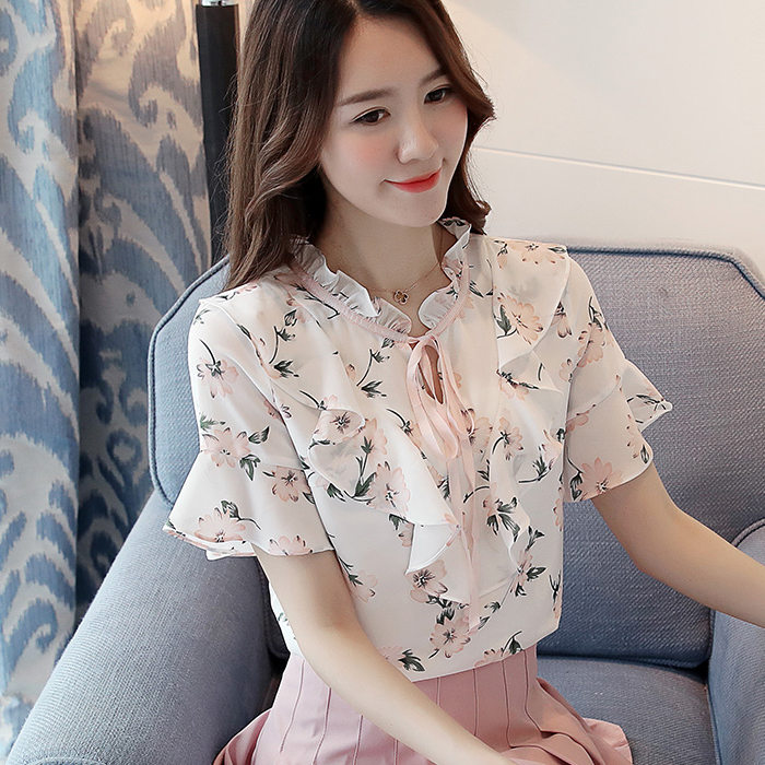 Blouse3788 เสื้อชีฟองสีครีมลายดอกไม้สีชมพู แต่งระบายที่คอ ช่วงอกและปลายแขน ผ้าชีฟองเกรดพรีเมียมเนื้อดีหนาสวย มีซับในอย่างดี งานสวยผ้านุ่มใส่สบาย แมทช์กับอะไรก็สวย