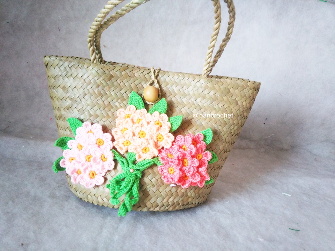 Bancrochet กระเป๋าสานกระจูดประดับดอกไม้ grajood basket weave bags คละสี 7*10*7*12 นิ้ว