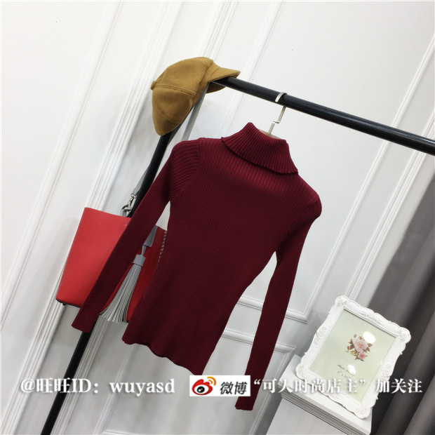 สีแดงสด สีจริงในภาพที่ 2 : เสื้อสเวตเตอร์ ไหมพรมคอเต่า ยืดได้เยอะมาก พร้อมส่ง