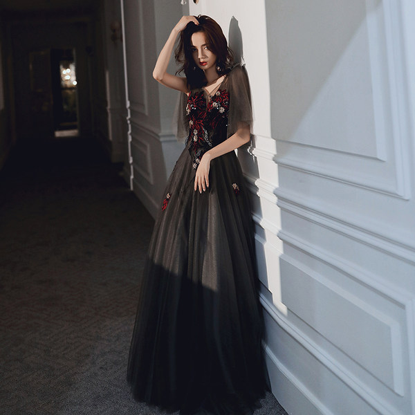 ชุดราตรี ชุดราตรีสวยหรู แบบ ทันสมัย Evening dress