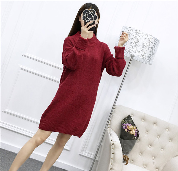 Sweater สีแดง เสื้อไหมพรมถักยาว 27.5 นิ้ว ใส่ตัวเดียวเป็นมินิเดรสได้เลย เก๋ๆ ไหมพรมนุ่มยืดได้เยอะ