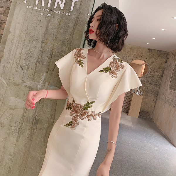 ชุดราตรี ชุดราตรีสวยหรู แบบ ทันสมัย Evening dress