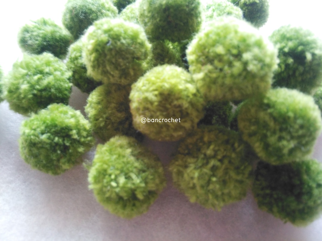 ปอมปอมไหมพรม ขนาด 2.5-3 ซม pom poms crochet เขียวขี้ม้า 2.5-3 ซม.
