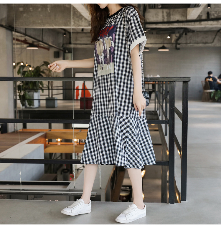 Dress4744 เดรสยาวลายสก็อตทรงปล่อยชายระบาย งานสกรีนลายดิจิตอลอย่างดีสีสวยคมชัด ผ้าโพลีเนื้อดีนุ่มใส่สบาย งานสวยใส่ง่ายน่ารักมาก