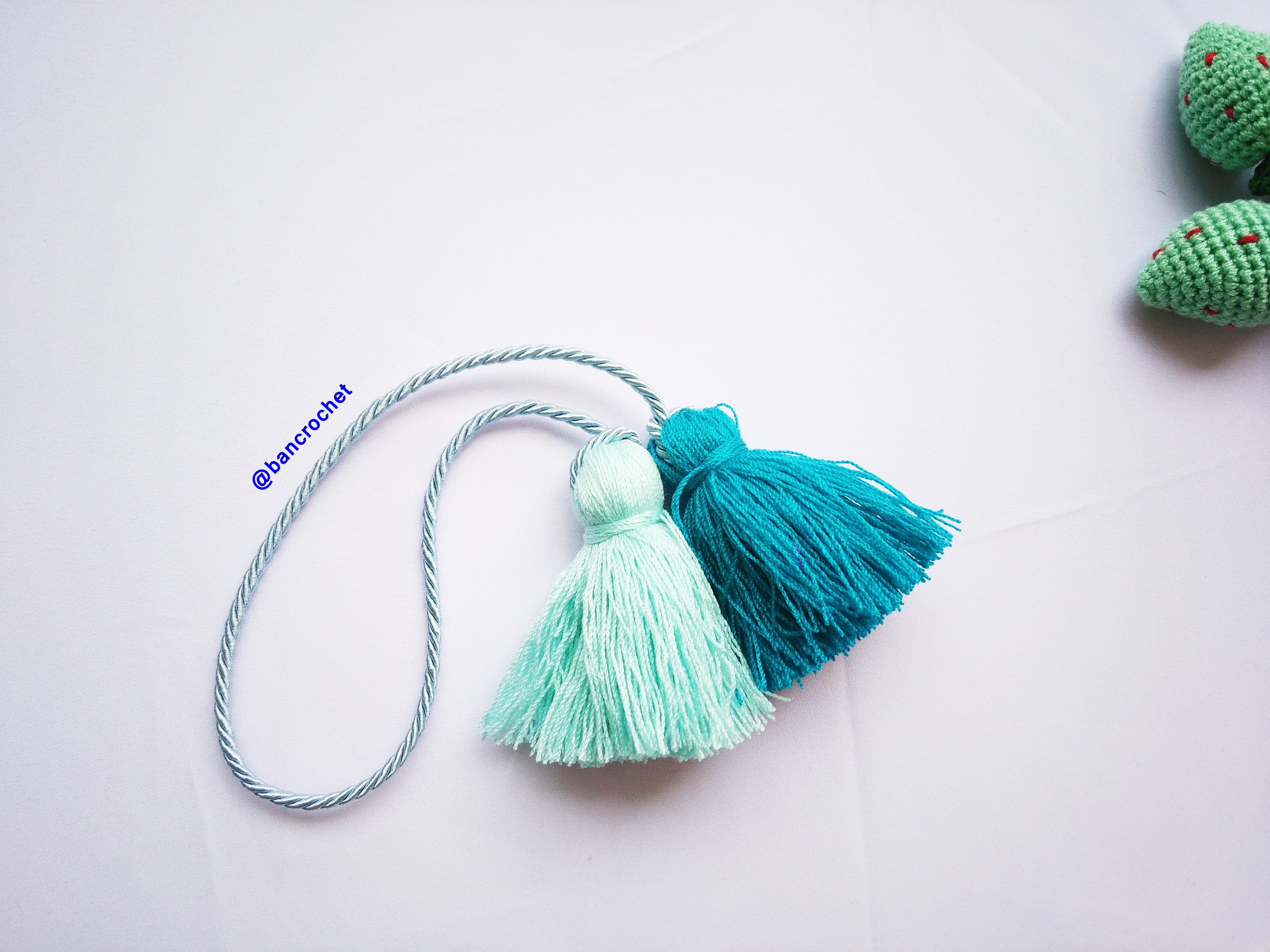 Bancrochet พู่ห้อยกระเป๋า/ที่ห้อยกระเป๋าแฮนด์เมด Tassels keychain hanging for bags หลากสี 4 นิ้ว