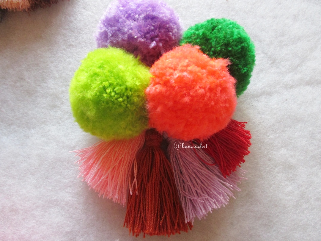 พู่+ปอมปอมแขวนกระเป๋าถักโครเชต์ pompom