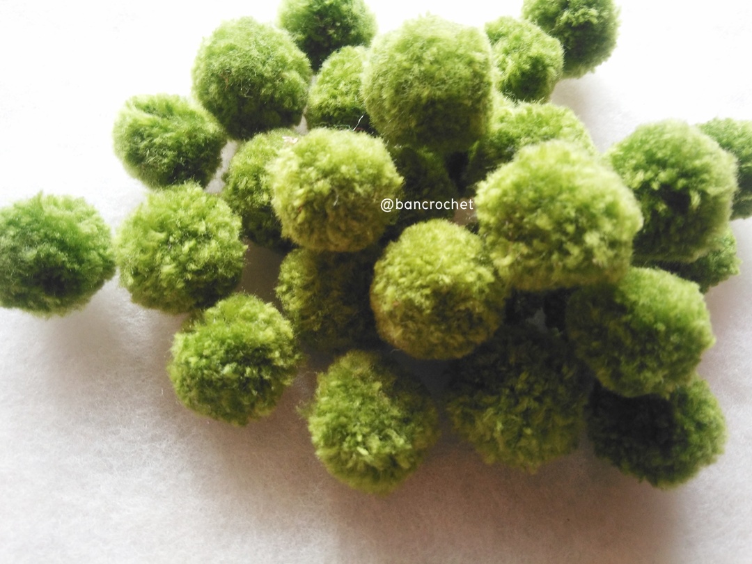 ปอมปอมไหมพรม ขนาด 2.5-3 ซม pom poms crochet เขียวขี้ม้า 2.5-3 ซม.