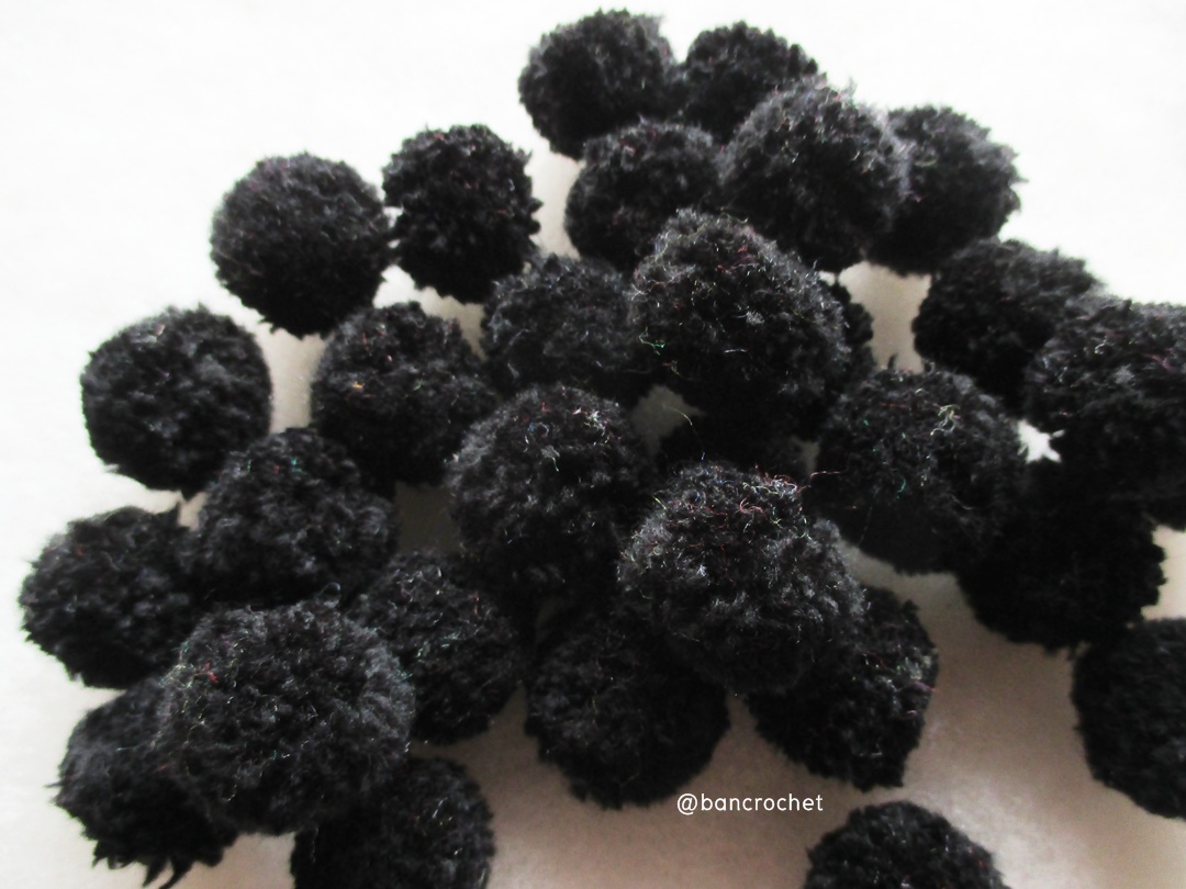 ปอมปอมไหมพรม ขนาด 2.5-3 ซม pom poms crochet ดำ 2.5-3 ซม.