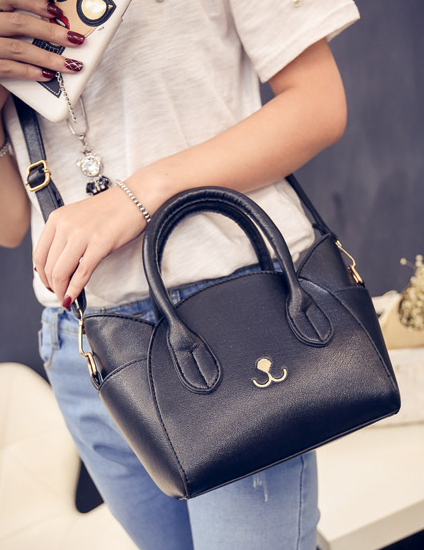 กระเป๋าสะพายหนัง หน้าแมว จะถึอหรือสะพายก็เก๋ ทรงไม่เหมือนใคร สีดำ พร้อมส่ง black