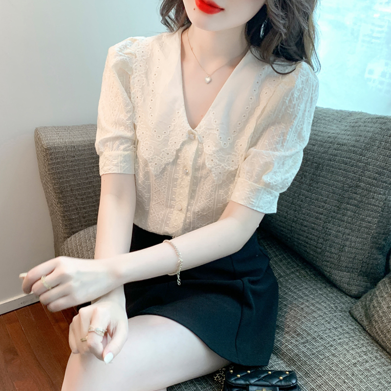 เสื้อลูกไม้ แขนสั้น