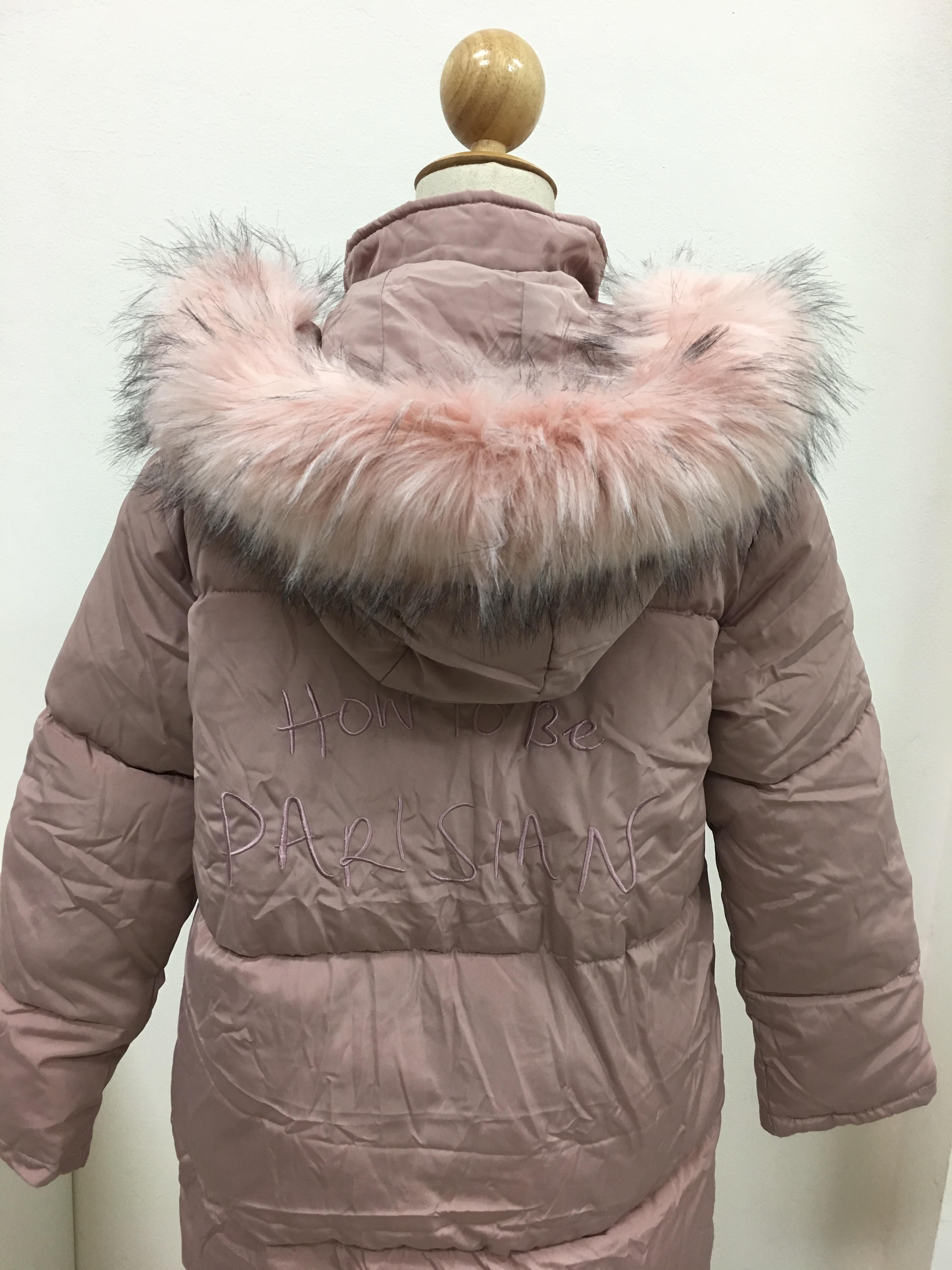 เสื้อกันหนาวฮู้ดดี้ ทรงยาว แต่งเฟอร์หนาฟู สีชมพูหม่น งานเกรดดีเหมือนแบบ อุ่นมาก หิมะก็เอาอยู่ (ถอดขนถอดฮู้ดได้)