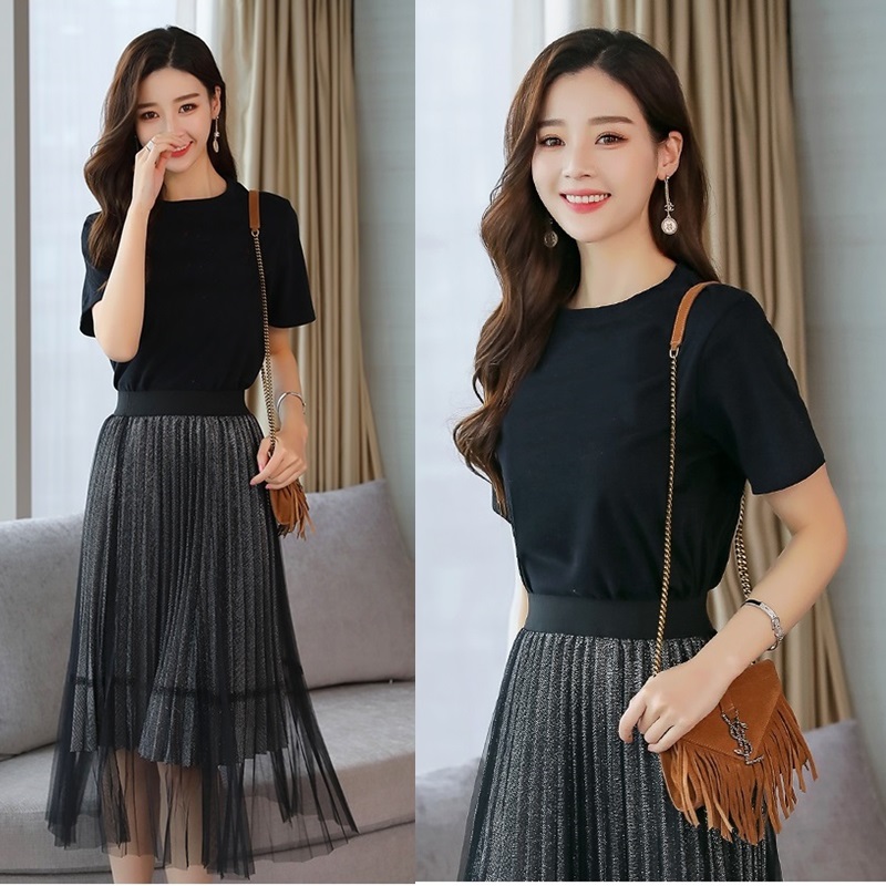 Set_bs1756 ชุดเซ็ท 2 ชิ้น(เสื้อ+กระโปรง) เสื้อยืดสีดำเนื้อนุ่ม+กระโปรงยาวเอวยืดผ้าวิ้งเนื้อนิ่มสีเทาคลุมทับด้วยผ้ามุ้งสีดำ ดีไซน์เก๋ๆ น่ารักดูมีดีเทลไม่ซ้ำใคร แมทช์ได้ลงตัว แยกใส่กับตัวอื่นได้อีกหลายลุค
