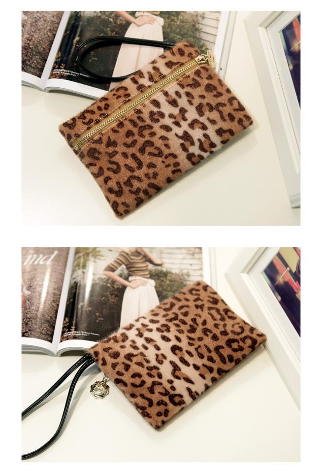 กระเป๋าใบเล็ก พร้อมส่ง พกง่าย สะดวก ลายเสือ ขนๆ เก๋ๆ Loepard FREE