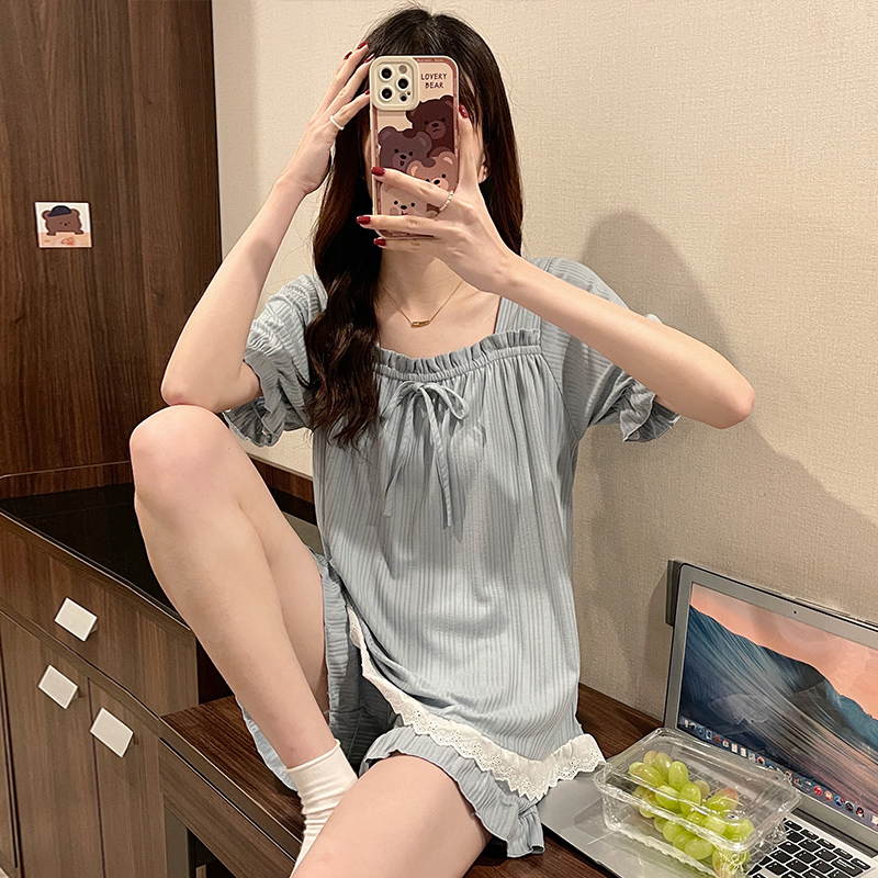 ชุดนอนผู้หญิง