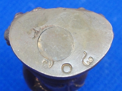 พระกริ่งโค๊ตดอกจันทร์