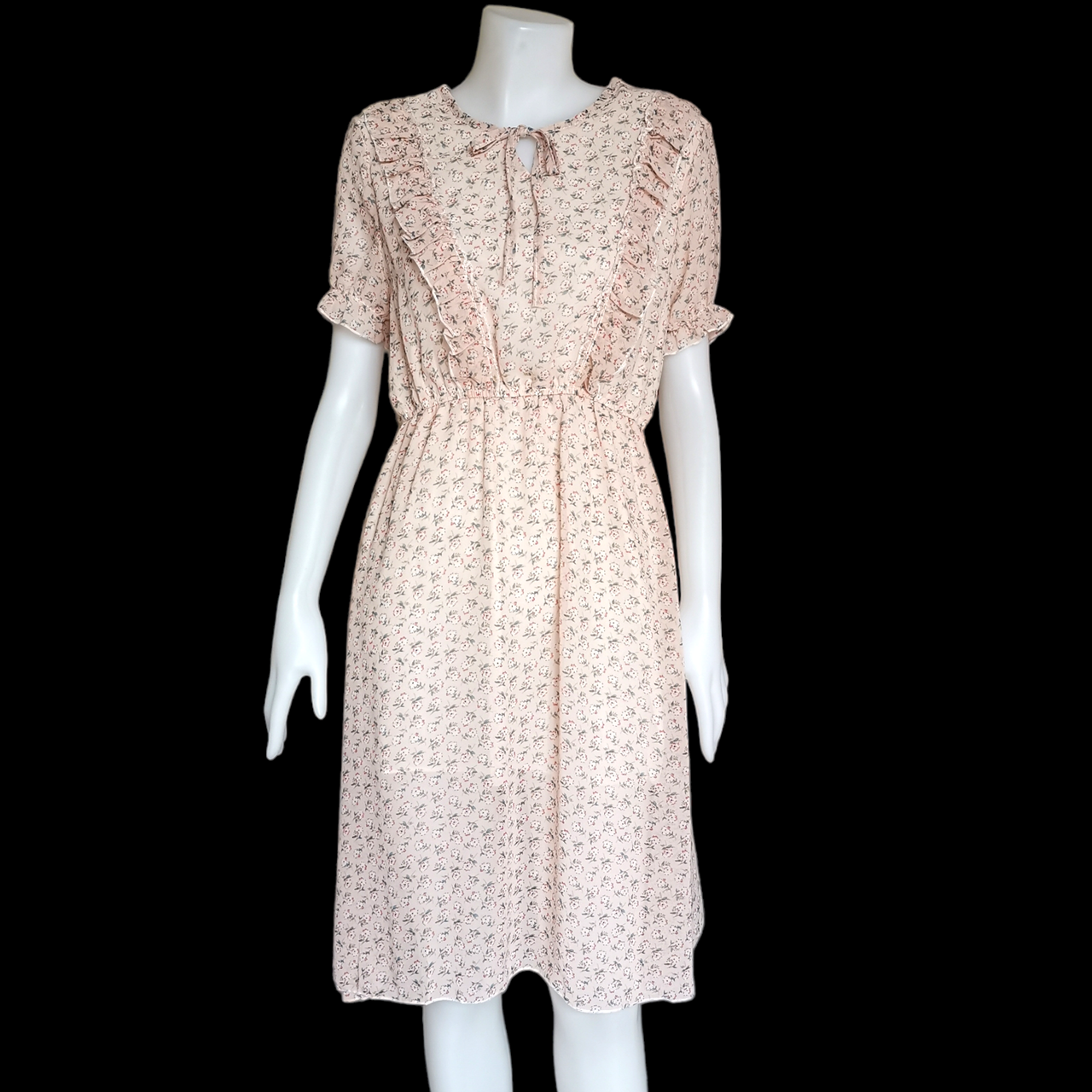 Dress4745 เดรสชีฟองลายดอกไม้ แต่งระบายอก เอวสม็อคยางยืด มีซับในเนื้อนิ่ม ผ้าชีฟองเนื้อดีมีน้ำหนักนุ่มใส่สบาย