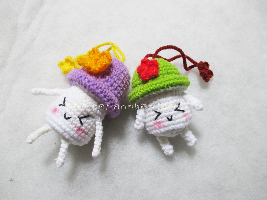 ที่ห้อยกระเป๋าเห็ดถักสีม่วง