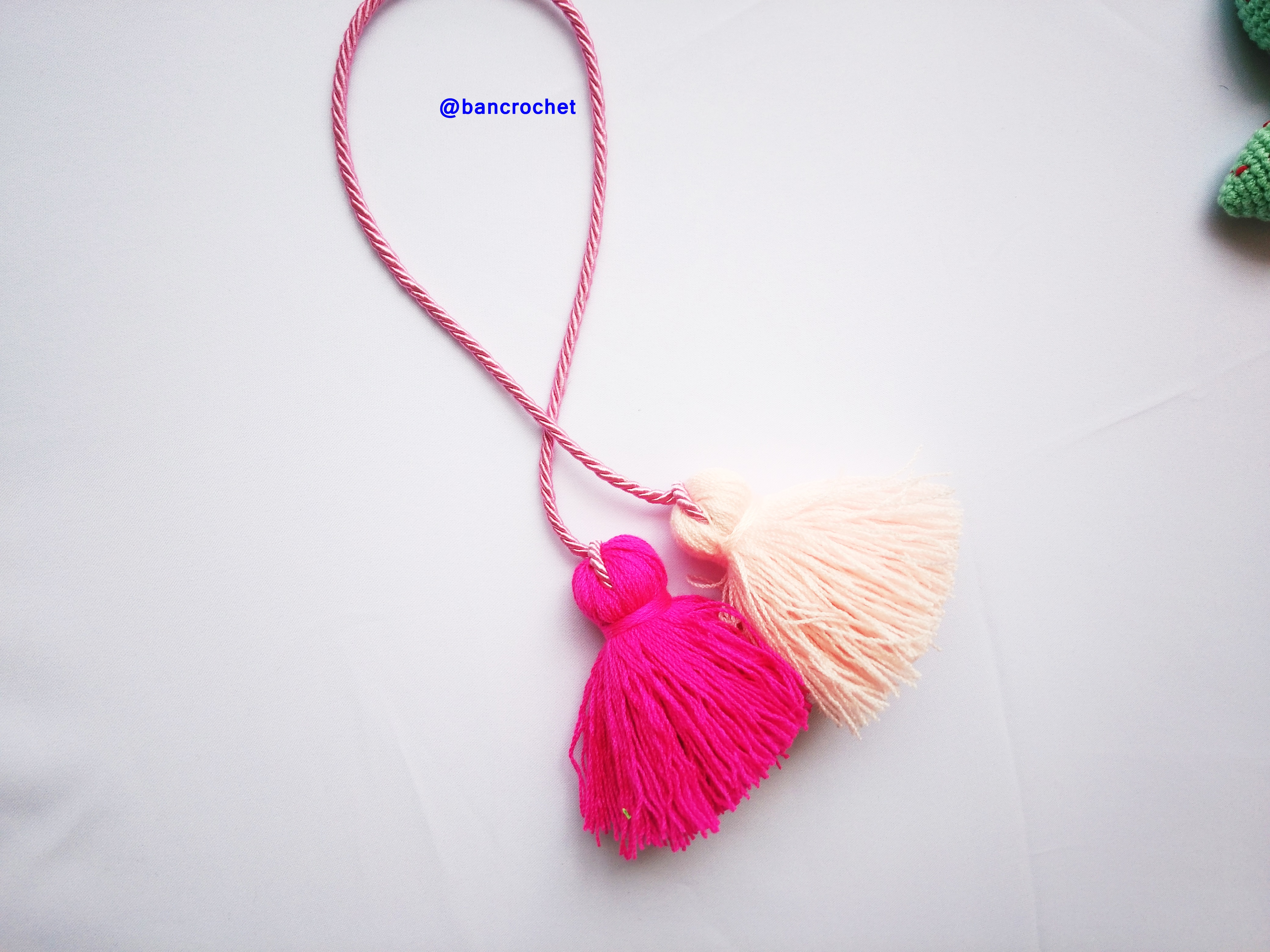 Bancrochet พู่ห้อยกระเป๋า/ที่ห้อยกระเป๋าแฮนด์เมด Tassels keychain hanging for bags หลากสี 4 นิ้ว