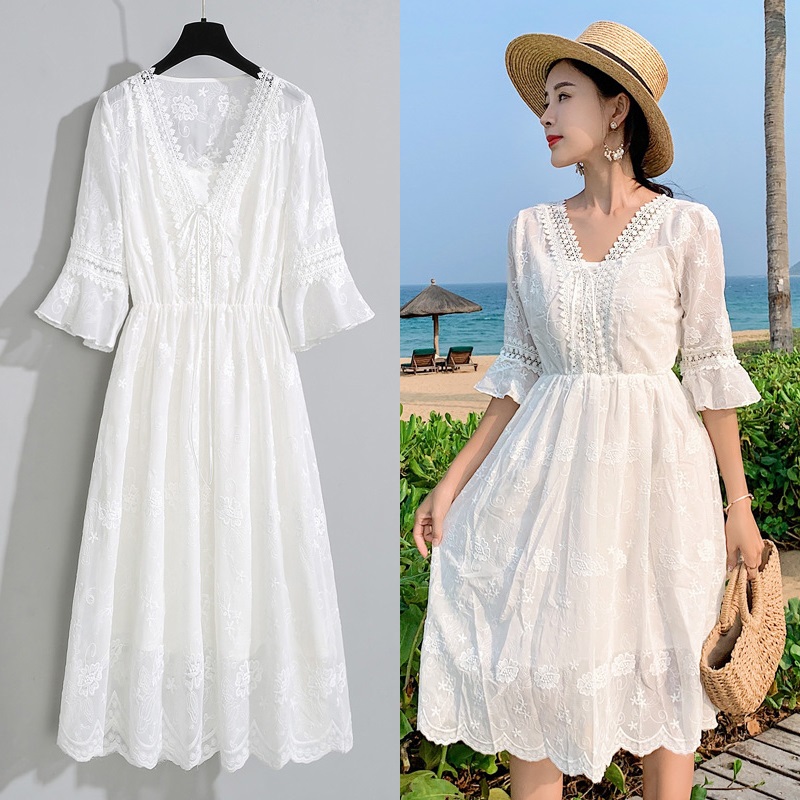 Dress4720 เดรสยาวชีฟองสีขาวปักลูกไม้ลายดอกทั้งตัว คอวีแต่งเชือกผูกไขว้ แขนยาวสี่ส่วนระบายแต่งลูกไม้ ซิปข้าง เอวสม็อคยางยืด ผ้าชีฟองเกรดพรีเมียมเนื้อดีนุ่มน่าใส่ มีซับในอย่างดี งานสวยหรูดีเทลดีงามดูสวยแพง ใส่เที่ยว/ใส่ออกงานได้