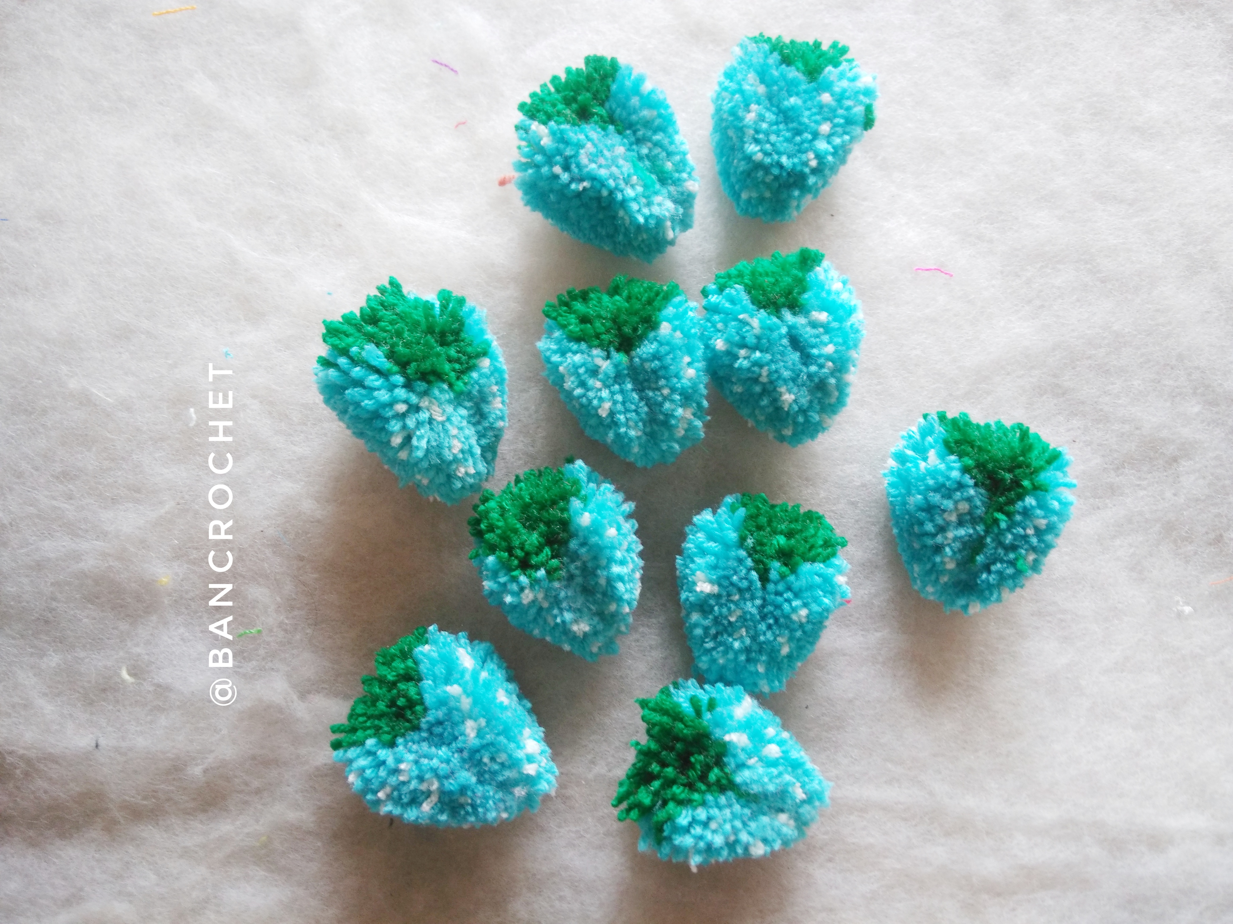 Bancrochet ปอมปอมสตรอเบอรี่ (เฉพาะราคาส่ง) pompoms strawberry (only wholesale) สำเนา หลากสี/mix 2 นิ้ว/ 2 inch
