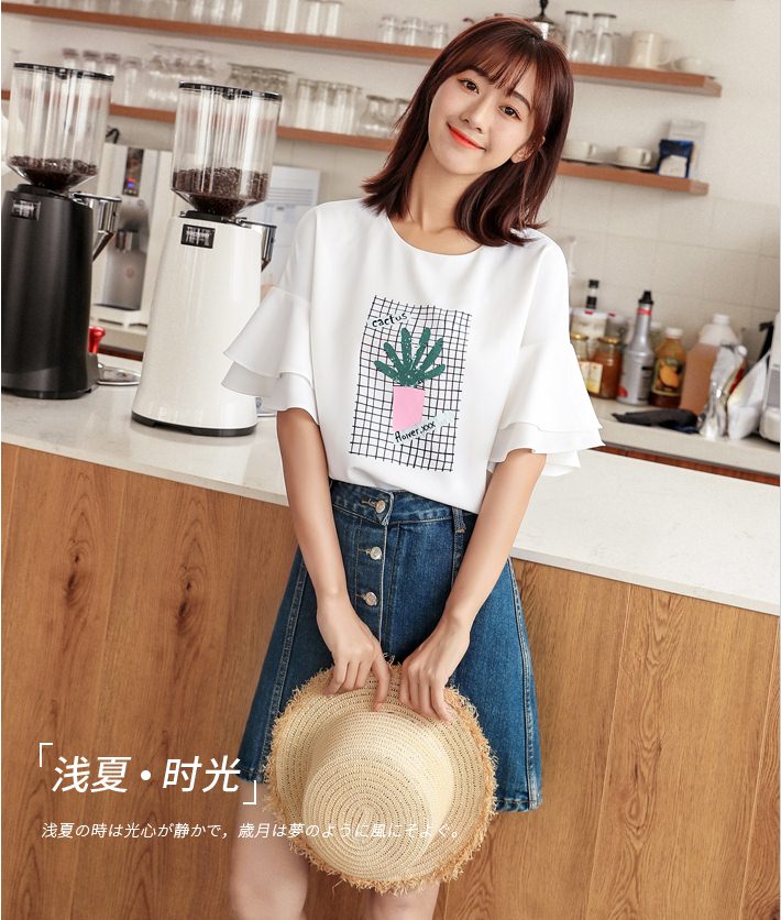 Blouse3791 เสื้อแขนระบายสีขาวครีม แต่งลายน่ารัก ผ้าชีฟองเนื้อดีเกรดพรีเมียมหนามีน้ำหนักทิ้งตัวไม่ยับง่ายใส่สบาย ซับในเนื้อหนาอย่างดี งานน่ารักแมทช์ง่ายใส่กับอะไรก็เข้า