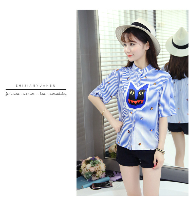 Blouse3691 เสื้อเชิ้ตแฟชั่นลายริ้วสีฟ้าขาวทรงโอเวอร์ไซส์ กระดุมผ่าหน้า ผ้าไมโครเนื้อดีเรียบสวยไม่ยับง่าย งานน่ารักดีเทลดีงาม แมทช์กับกระโปรงหรือกางเกงก็ดูดีไม่แพ้กัน