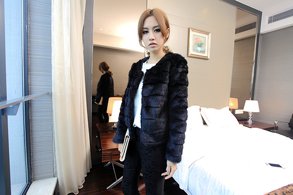 เสื้อคลุมขนนิ่ม ฟูๆ นิ่มๆ ดูดีสุดๆ เลือกสีที่พร้อมส่งด้านในได้เลยจ้า