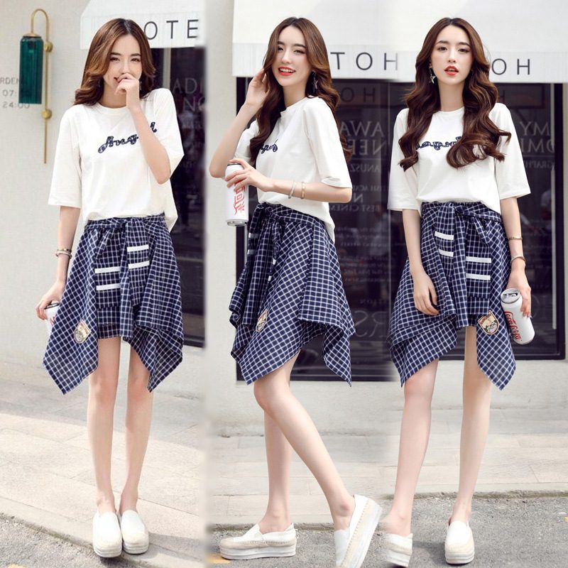 Set_bs1768 ชุดเซ็ท 2 ชิ้น(เสื้อ+กระโปรง) เสื้อยืดสีขาวเนื้อนุ่มปักลายตัวอักษร + กระโปรงลายสก็อตโทนสีน้ำเงินทรงเท่ๆ ปักอาร์ม งานเข้าเซ็ทดูมีดีเทลใส่แล้วน่ารักสุด แยกใส่กับตัวอื่นก็เก๋ไปอีกจ้า