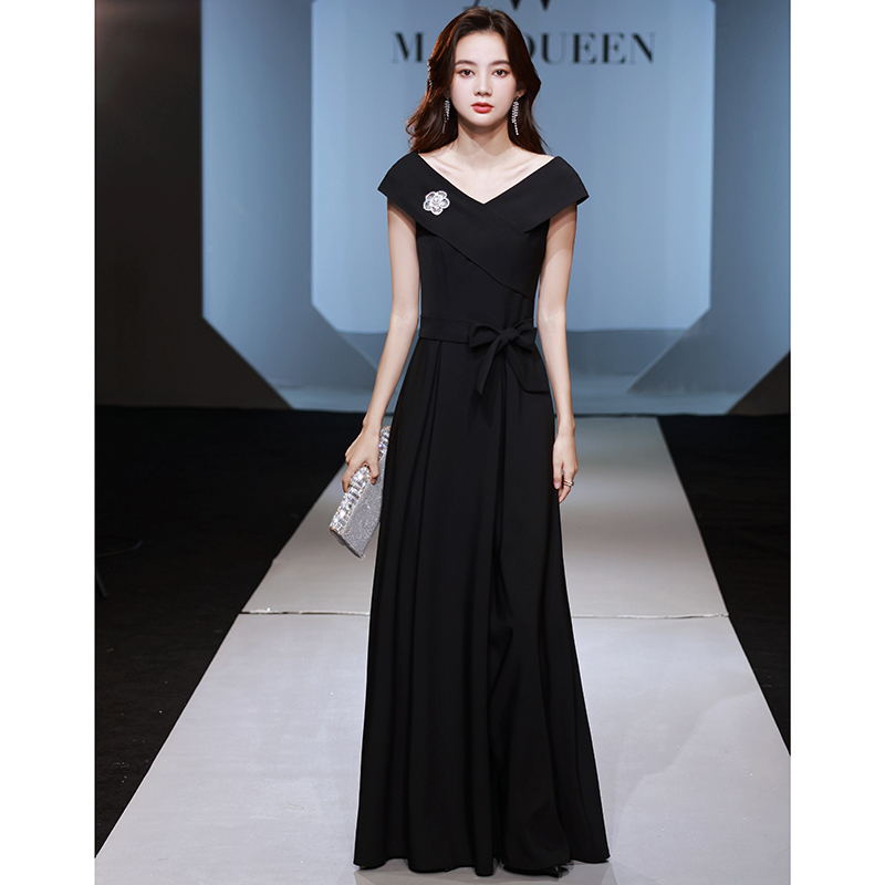ชุดราตรี ชุดราตรีสวยหรู แบบ ทันสมัย Evening dress